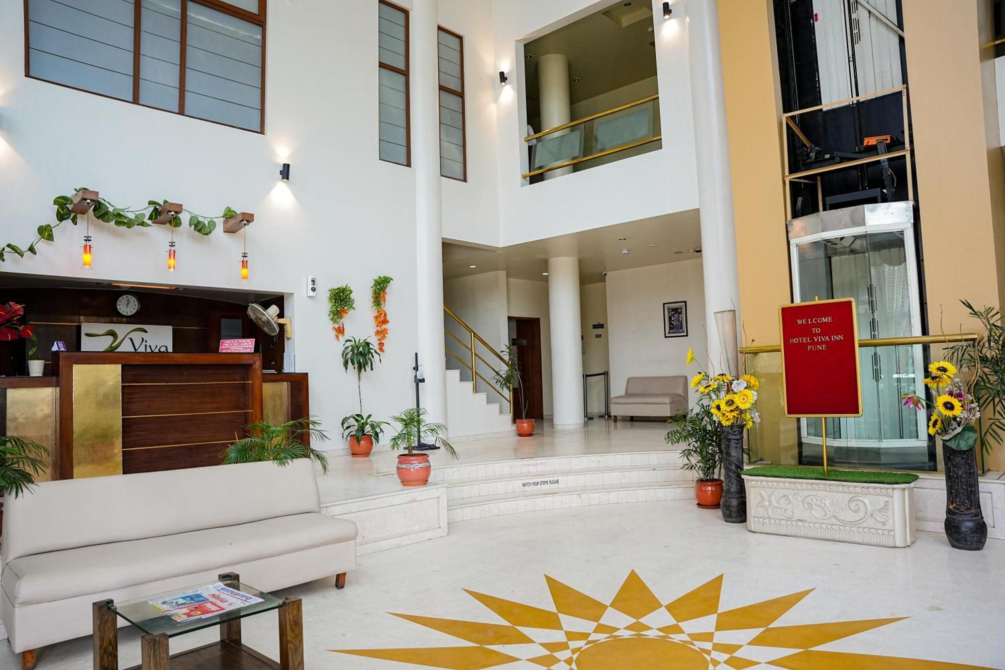 Hotel Viva Inn Yerandwane ภายนอก รูปภาพ