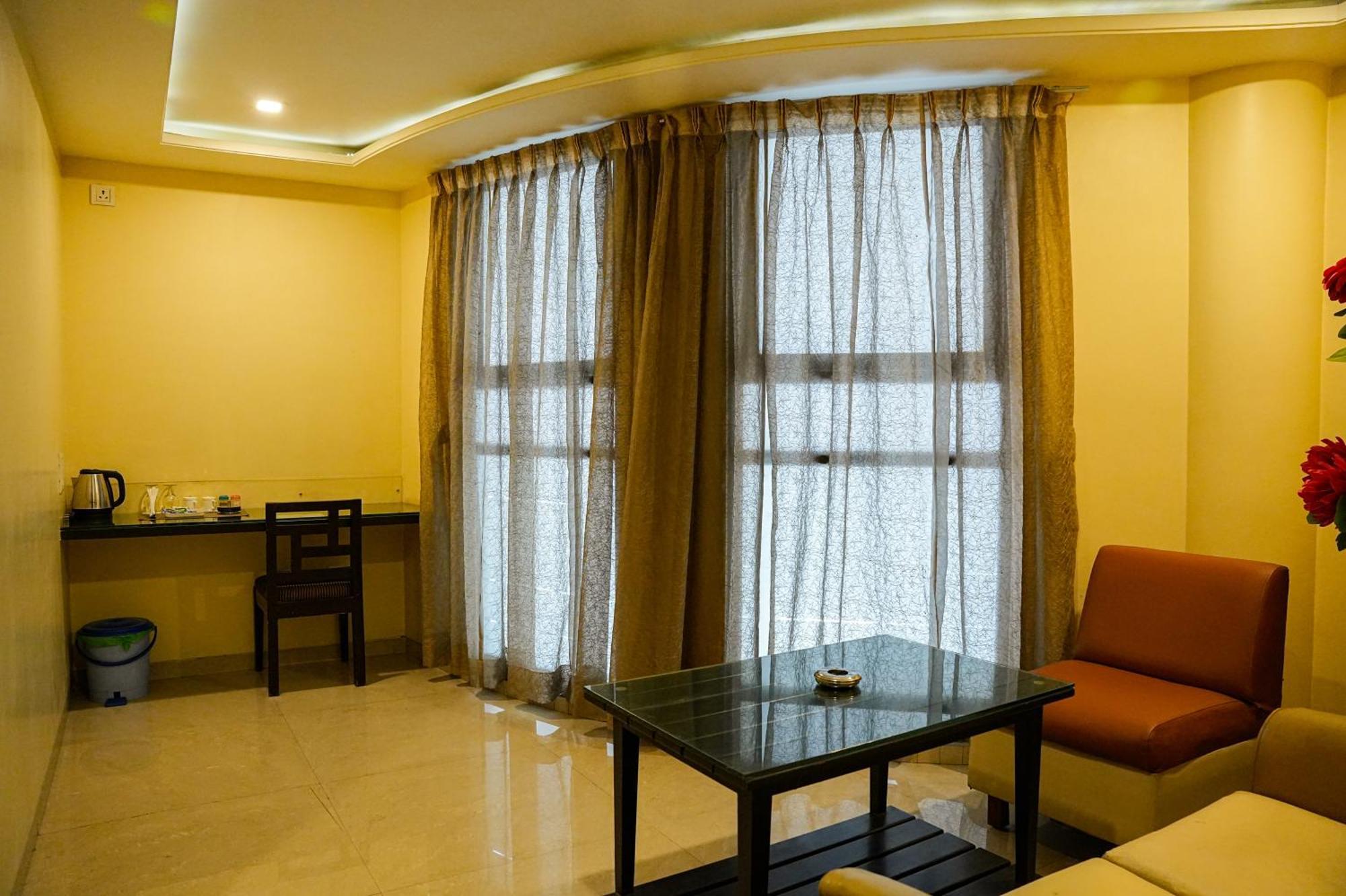 Hotel Viva Inn Yerandwane ภายนอก รูปภาพ
