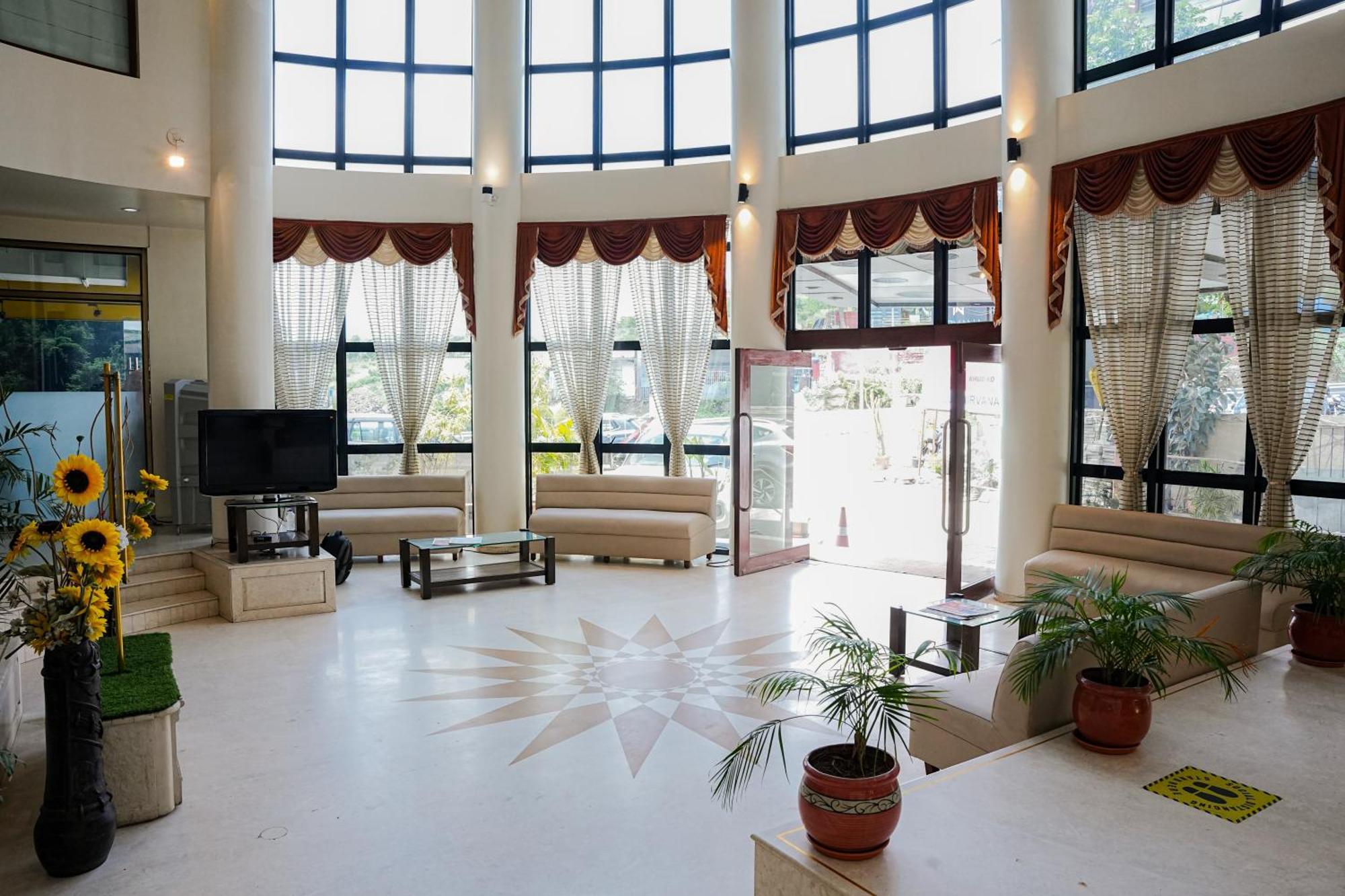 Hotel Viva Inn Yerandwane ภายนอก รูปภาพ